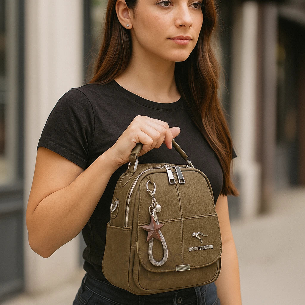 Mochila 3 en 1 con Llavero Decorativo – Práctica y Moderna