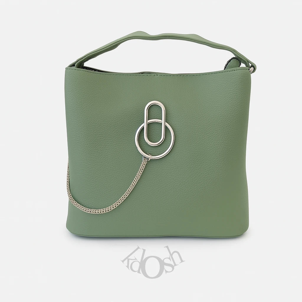 Cartera con Cadena Decorativa – Elegancia Moderna y Actitud Urban