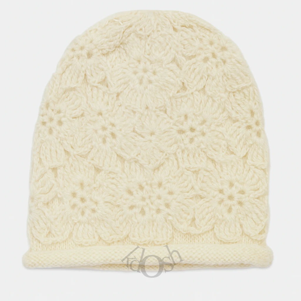 Gorro de Punto con Flores en Relieve – Estilo Artesanal y Femenino