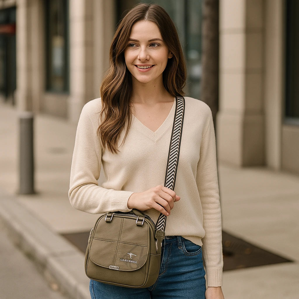 Mochila 3 en 1 con Llavero Decorativo – Práctica y Moderna