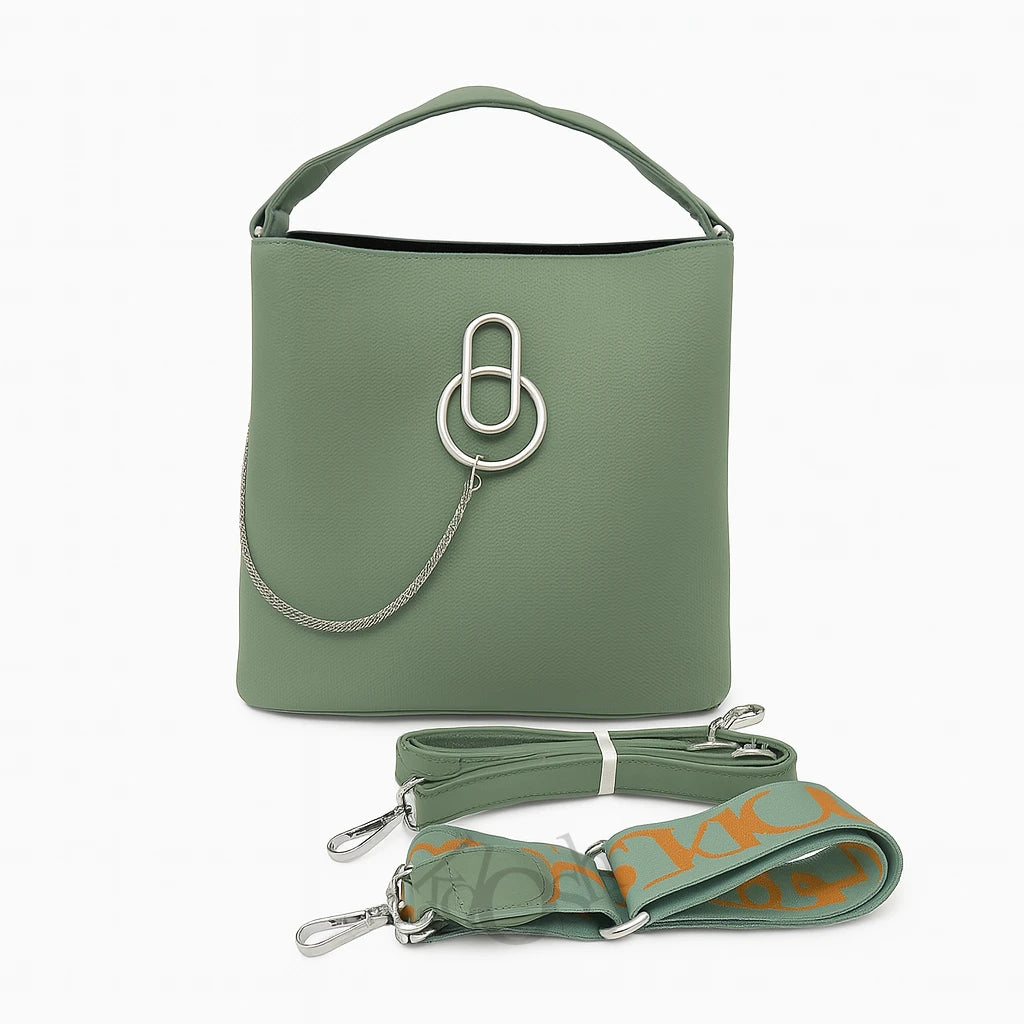 Cartera con Cadena Decorativa – Elegancia Moderna y Actitud Urban