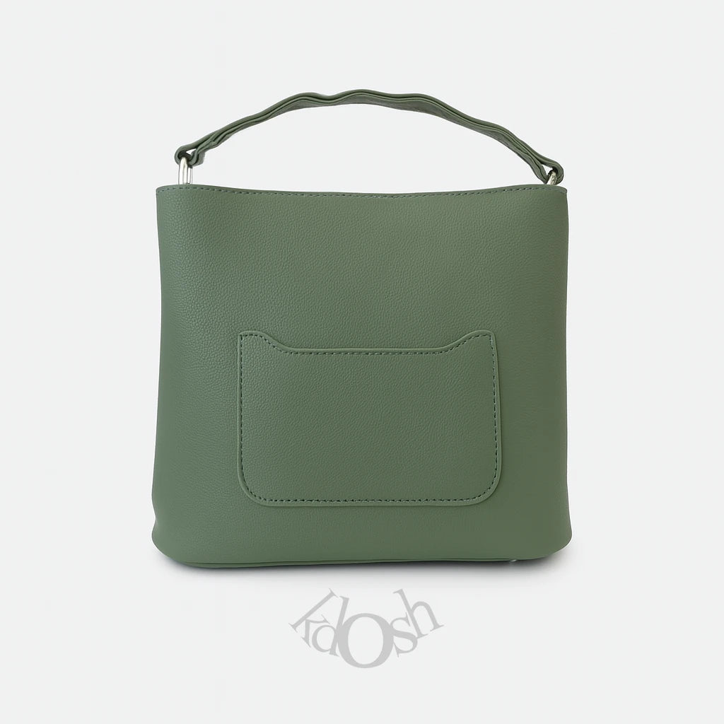 Cartera con Cadena Decorativa – Elegancia Moderna y Actitud Urban