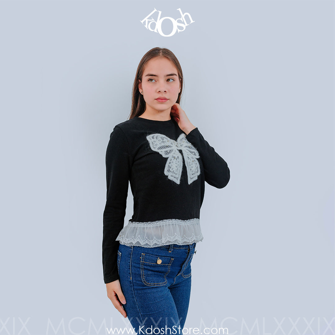 Polo Casual con Acabados en Encaje y Lazo Decorativo