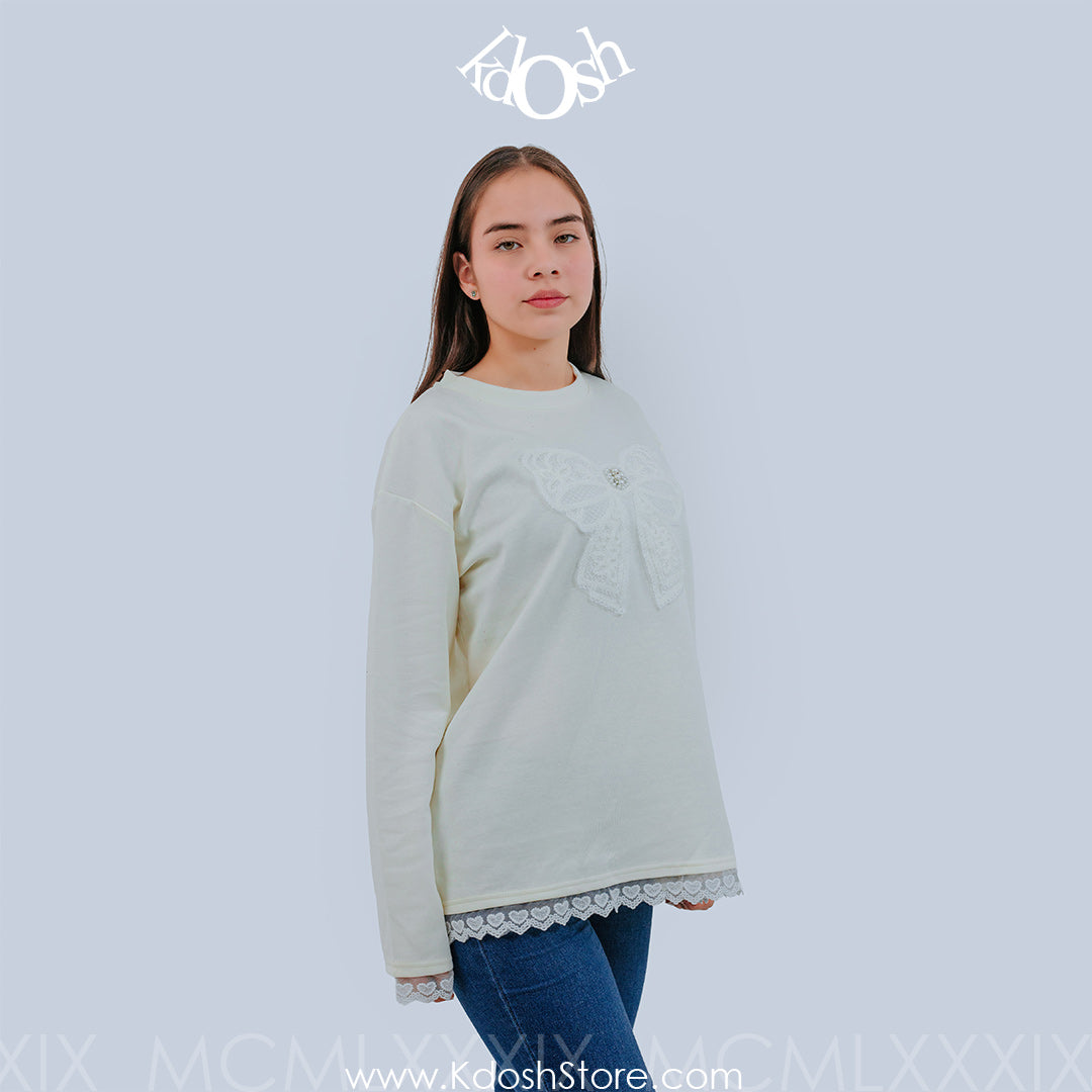 Polera Confortable con Elegantes Detalles de Lazo y Encaje