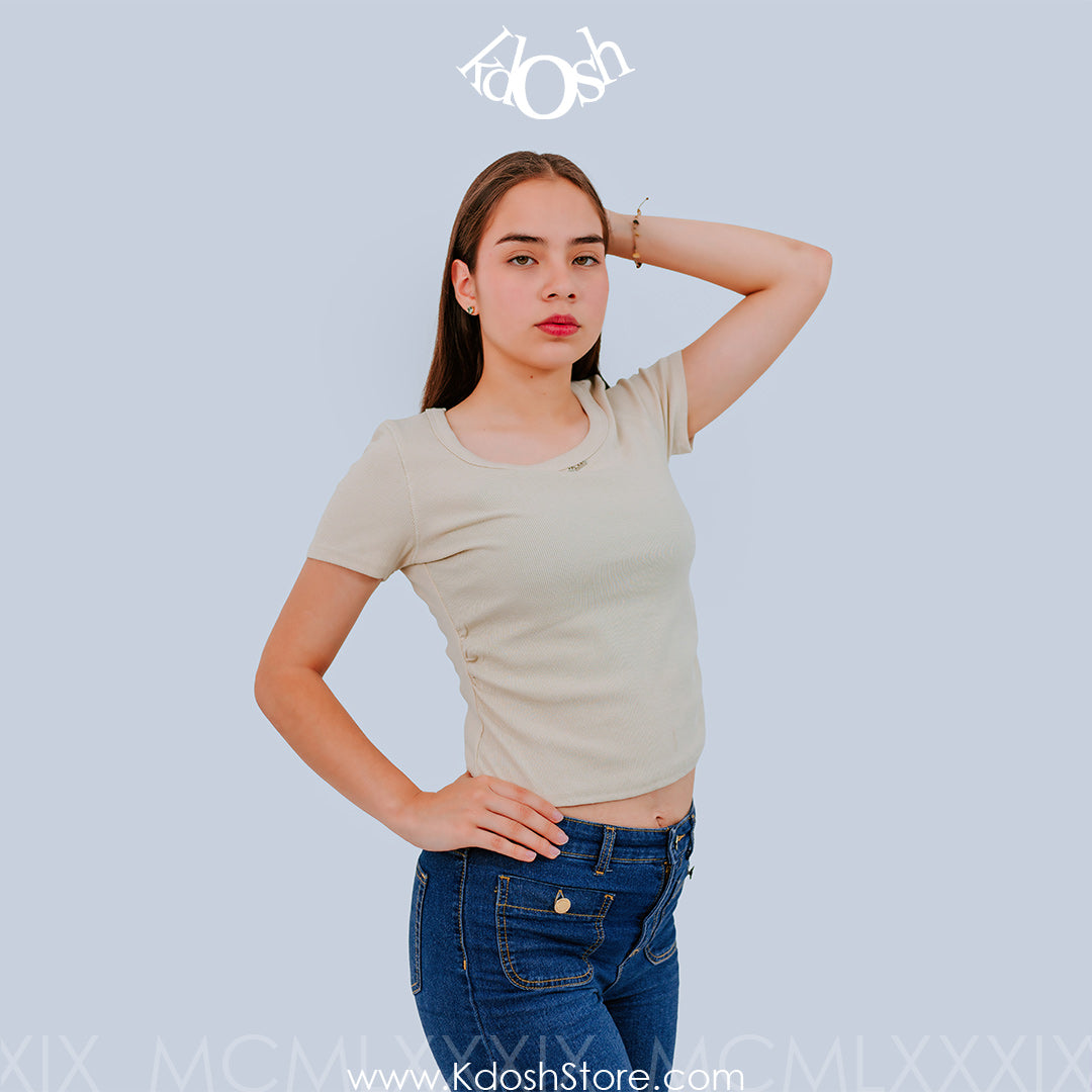 Polo Crop Top Ajustado – Estilo Casual y Juvenil