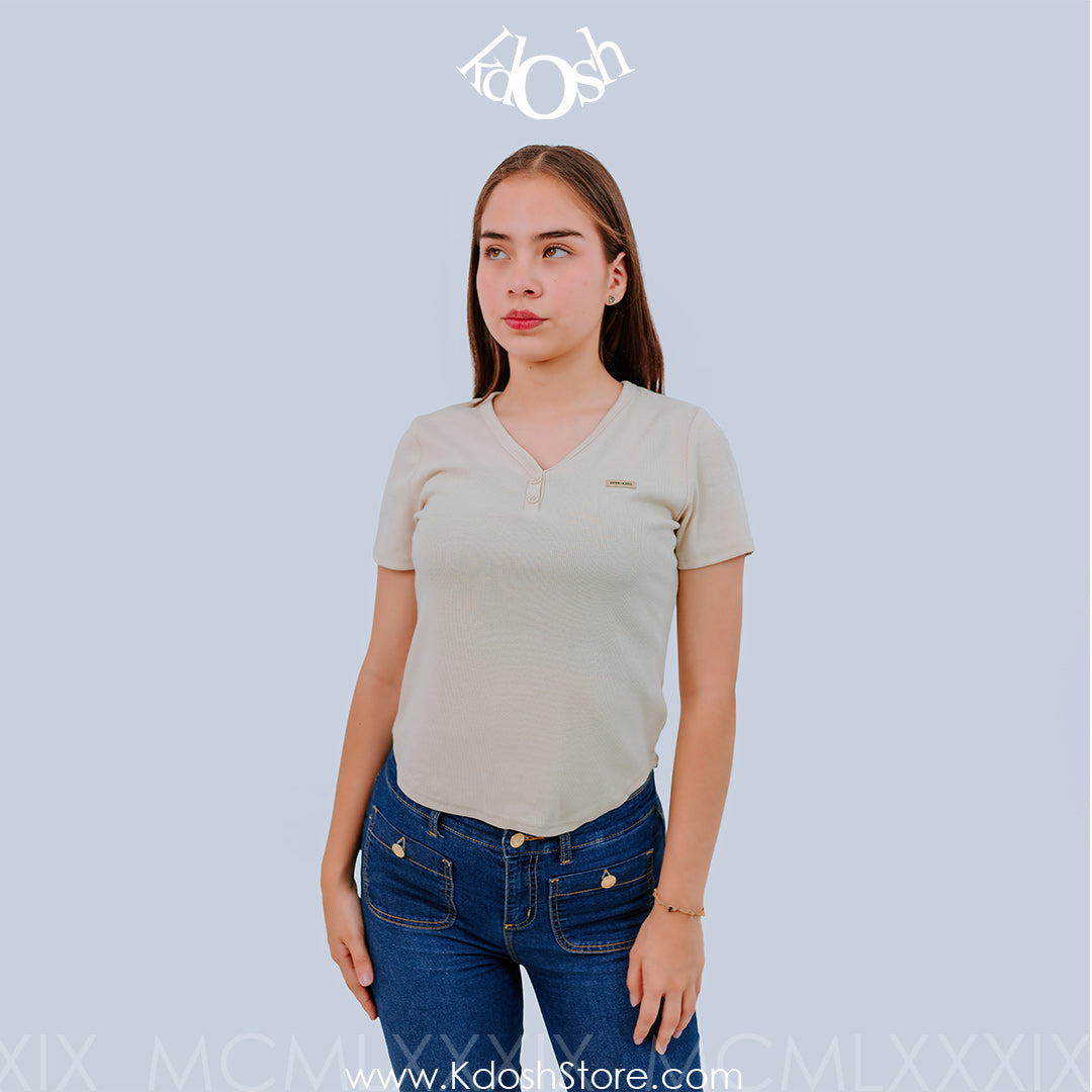 Polo Cuello en V Moderno – Diseño Elegante y Versátil