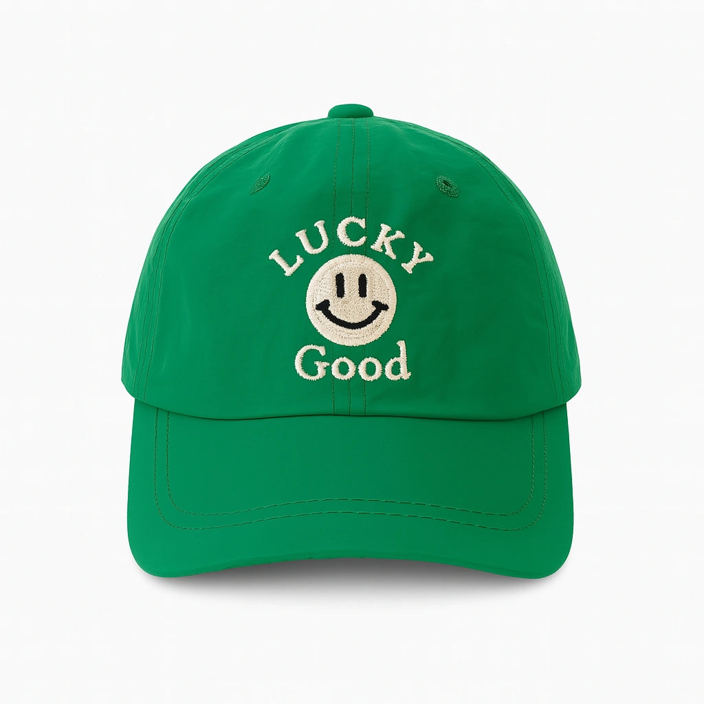 Gorra Unisex “LUCKY GOOD” con Carita Feliz – Estilo Fresco y Positivo