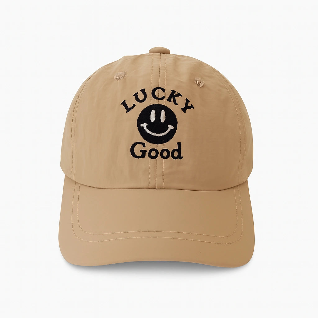 Gorra Unisex “LUCKY GOOD” con Carita Feliz – Estilo Fresco y Positivo
