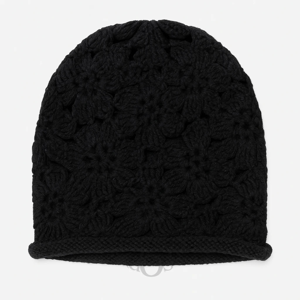 Gorro de Punto con Flores en Relieve – Estilo Artesanal y Femenino