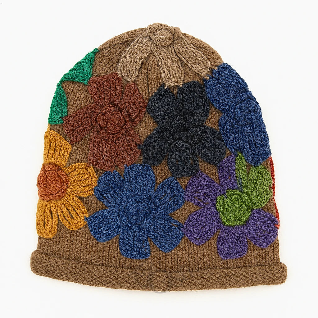 Gorro de Punto con Flores 3D – Estilo Artesanal y Colorido