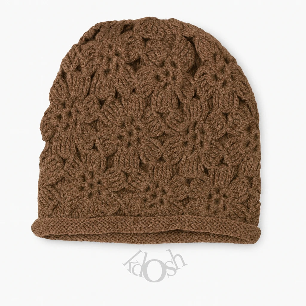 Gorro de Punto con Flores en Relieve – Estilo Artesanal y Femenino