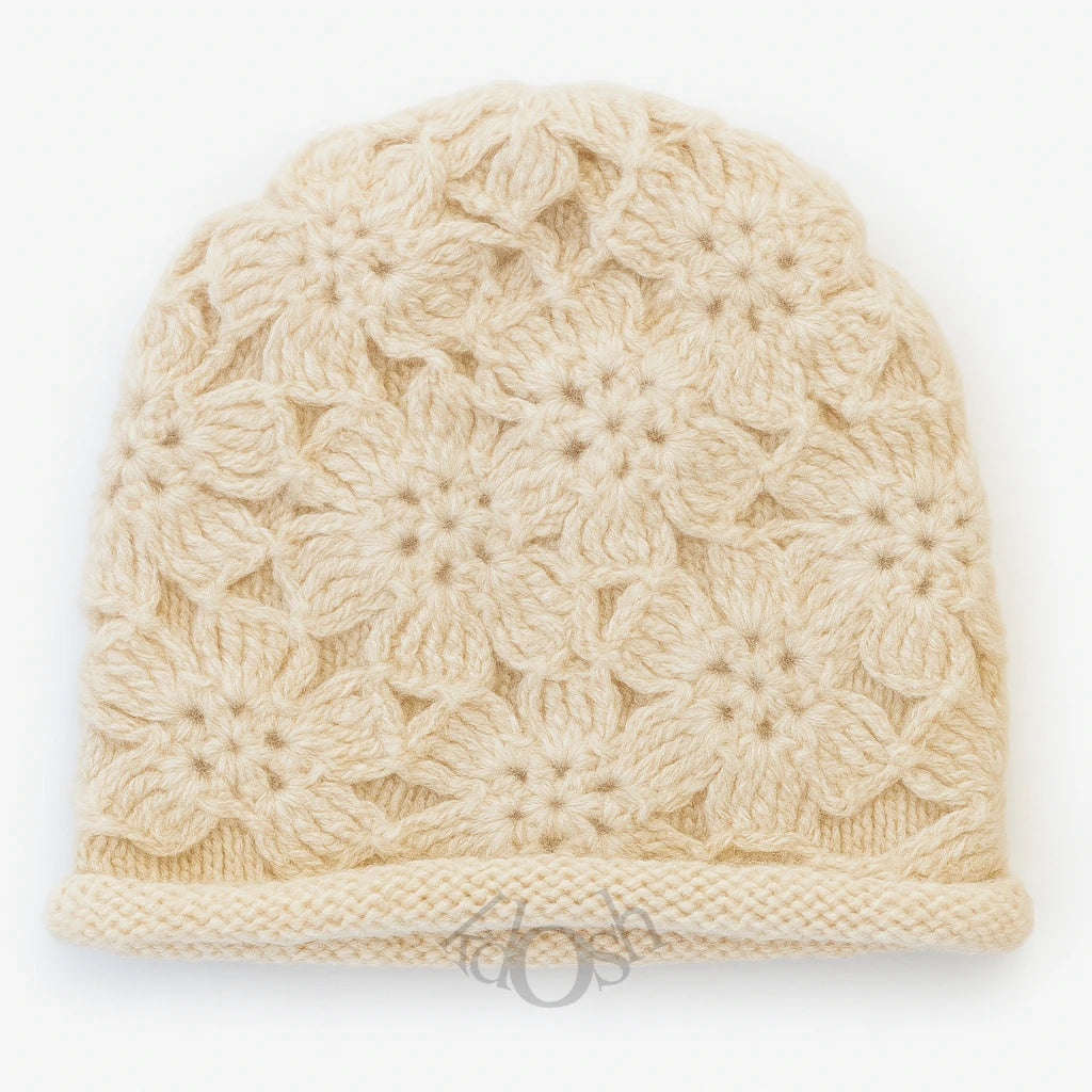 Gorro de Punto con Flores en Relieve – Estilo Artesanal y Femenino