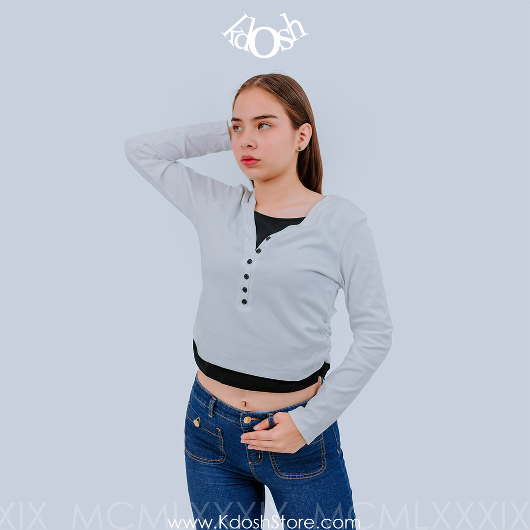 Polo Manga Larga – Ajuste Ceñido con Escote en V