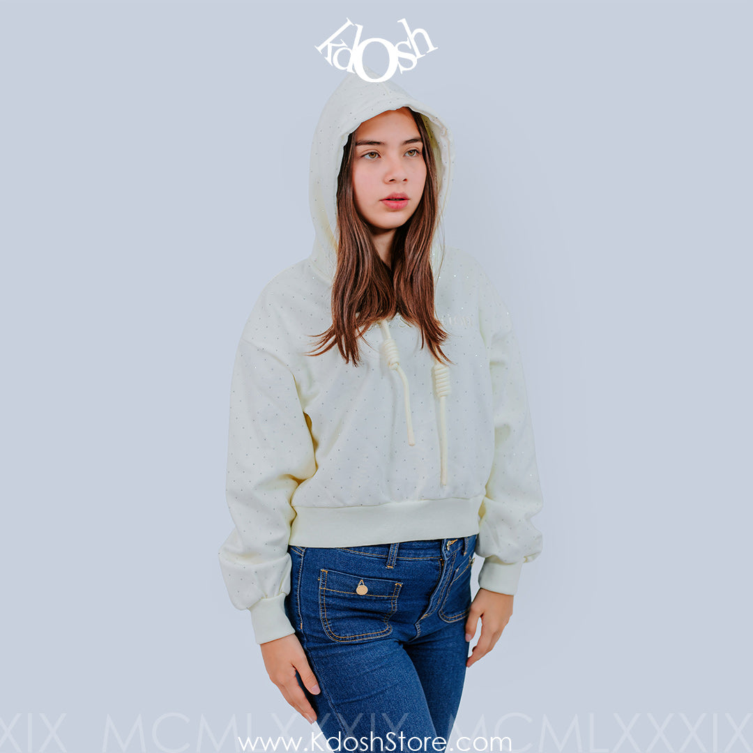 Polera con Capucha – Estilo Urbano y Detalles Delicados