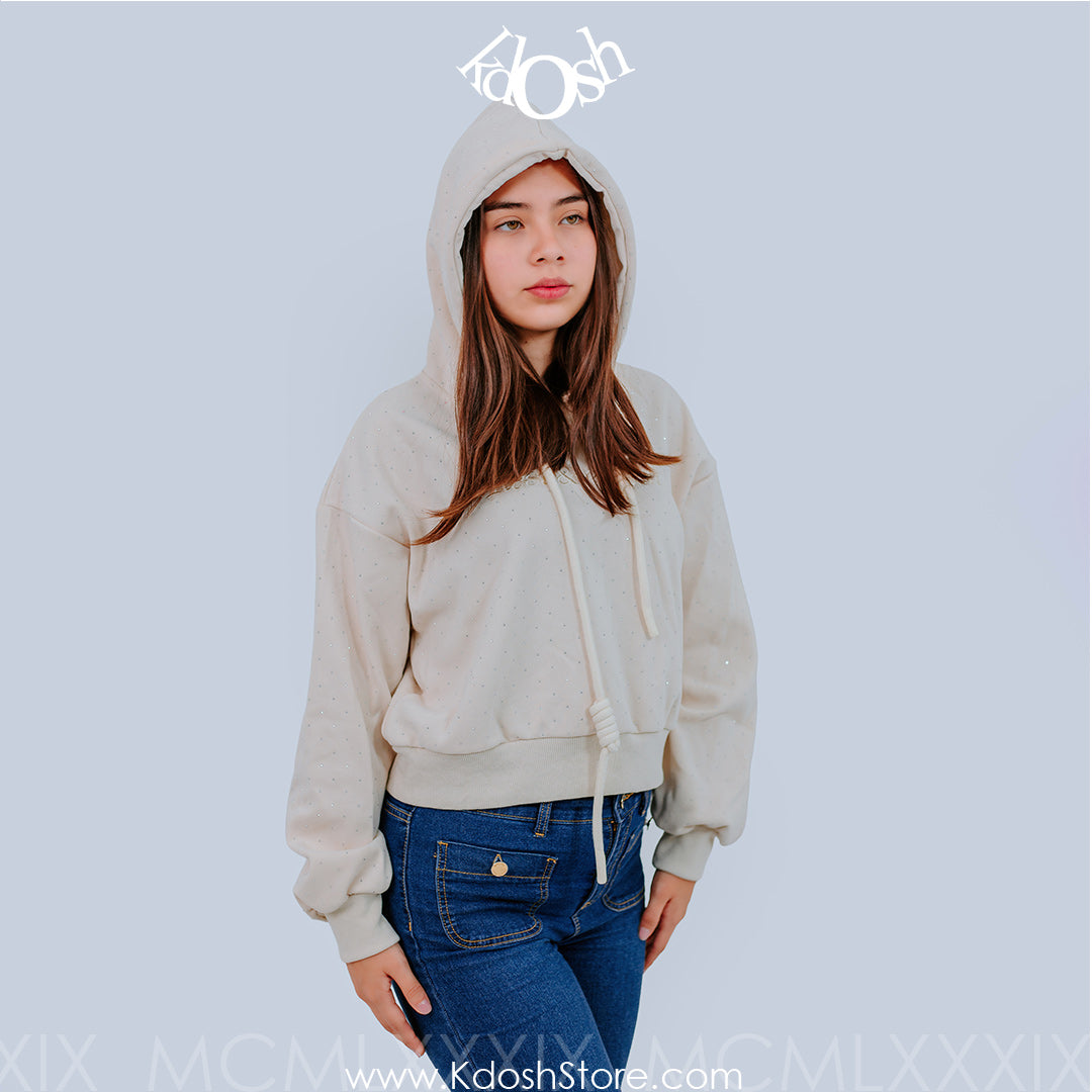Polera con Capucha – Estilo Urbano y Detalles Delicados