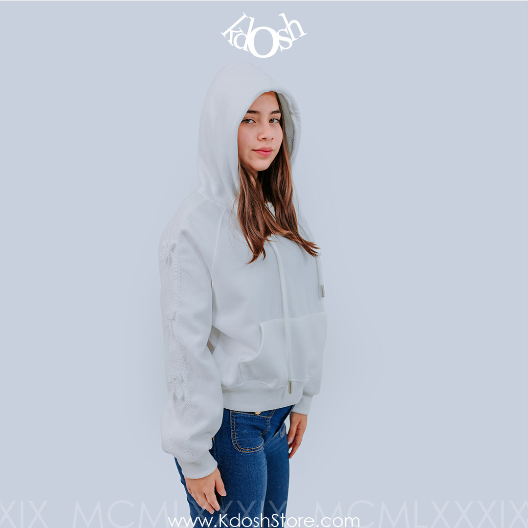 Polera con Capucha – Elegancia Casual con Detalles Únicos