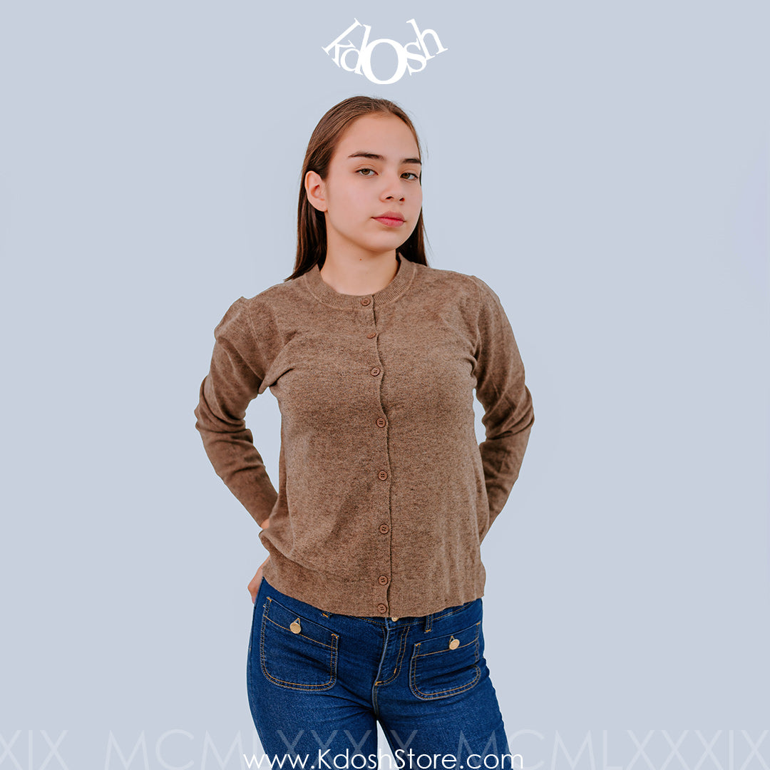 Chompa Con Botones – Estilo Clásico con un Toque Moderno