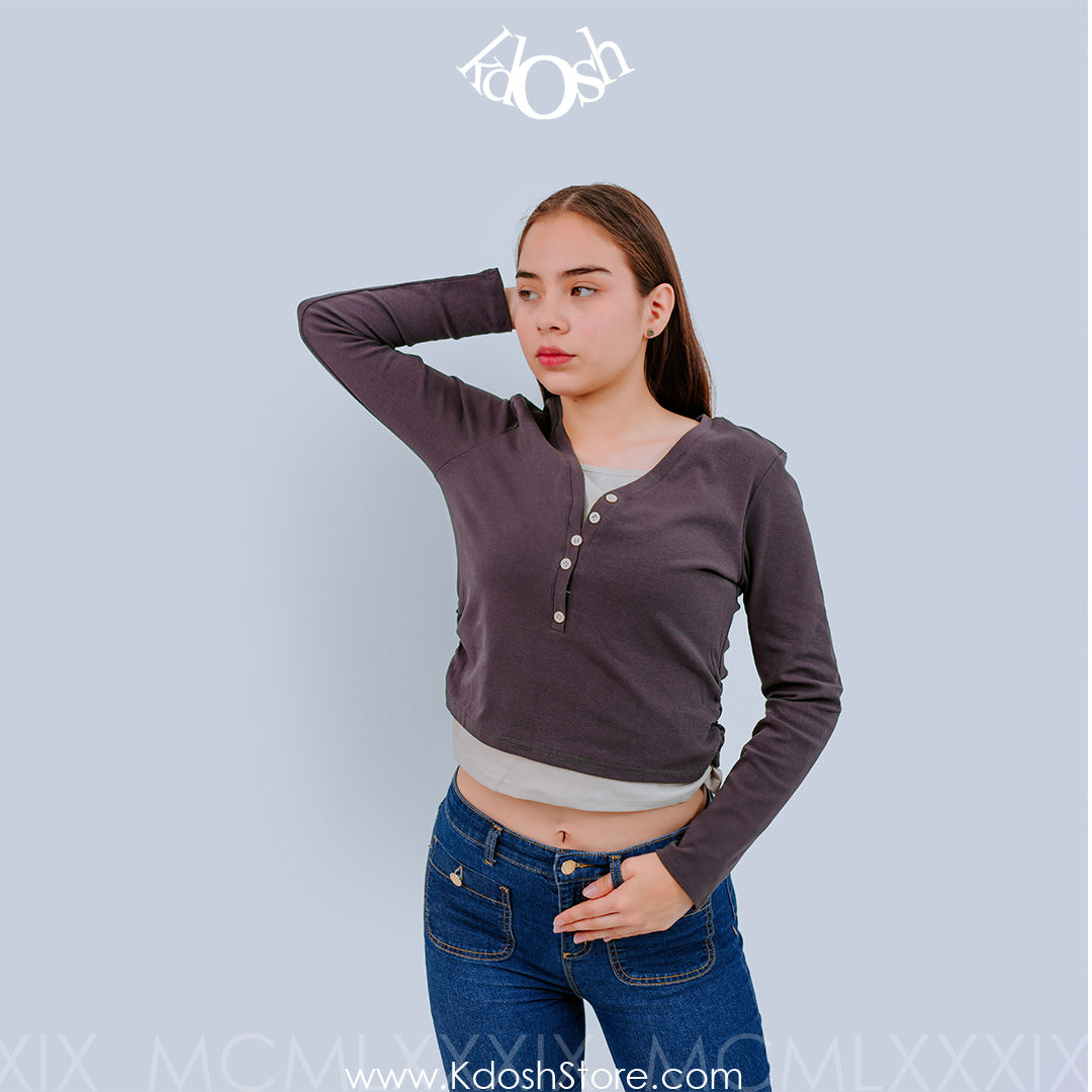 Polo Manga Larga – Ajuste Ceñido con Escote en V