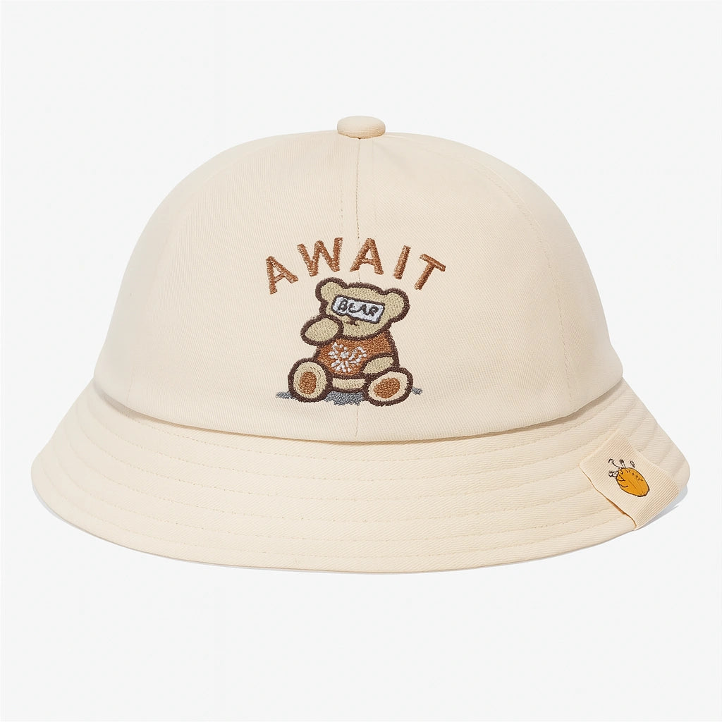Sombrero Bucket Infantil “Await Bear” – Comodidad y Protección v