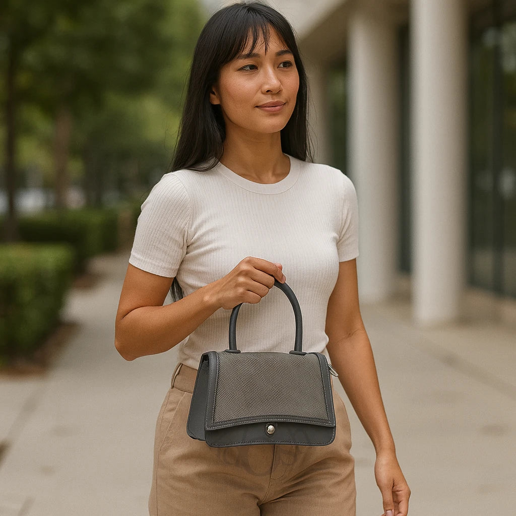 Cartera Elegante con Correa Desmontable – Versatilidad y Estilo