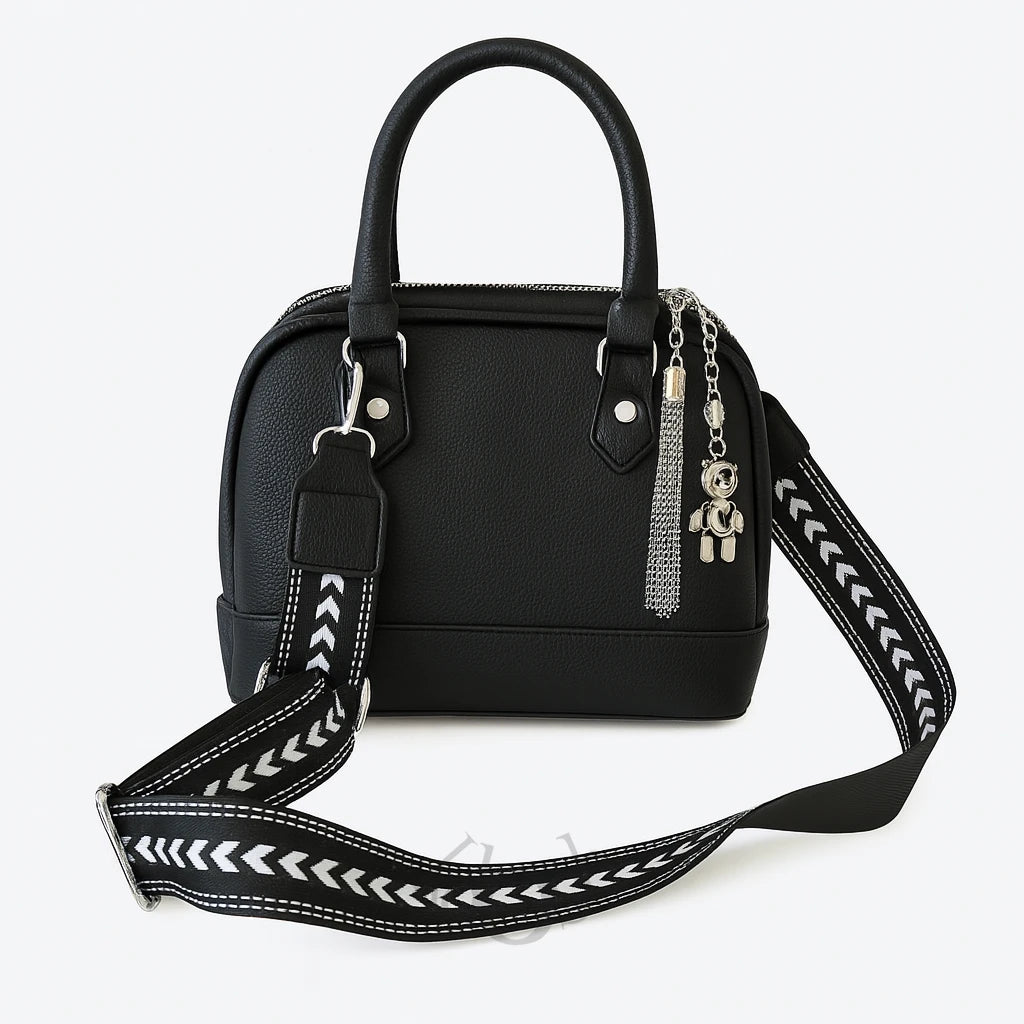 Cartera de Mano con Adorno Metálico – Estilo Minimalista y Sofisticado
