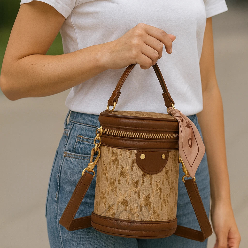 BOLSO CILÍNDRICO GLAM – MODA QUE DESTACA