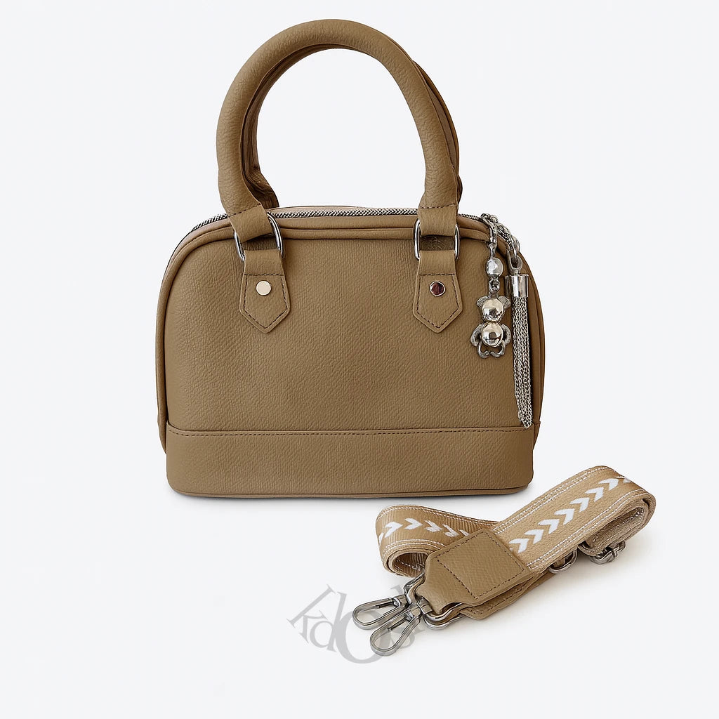 Cartera de Mano con Adorno Metálico – Estilo Minimalista y Sofisticado