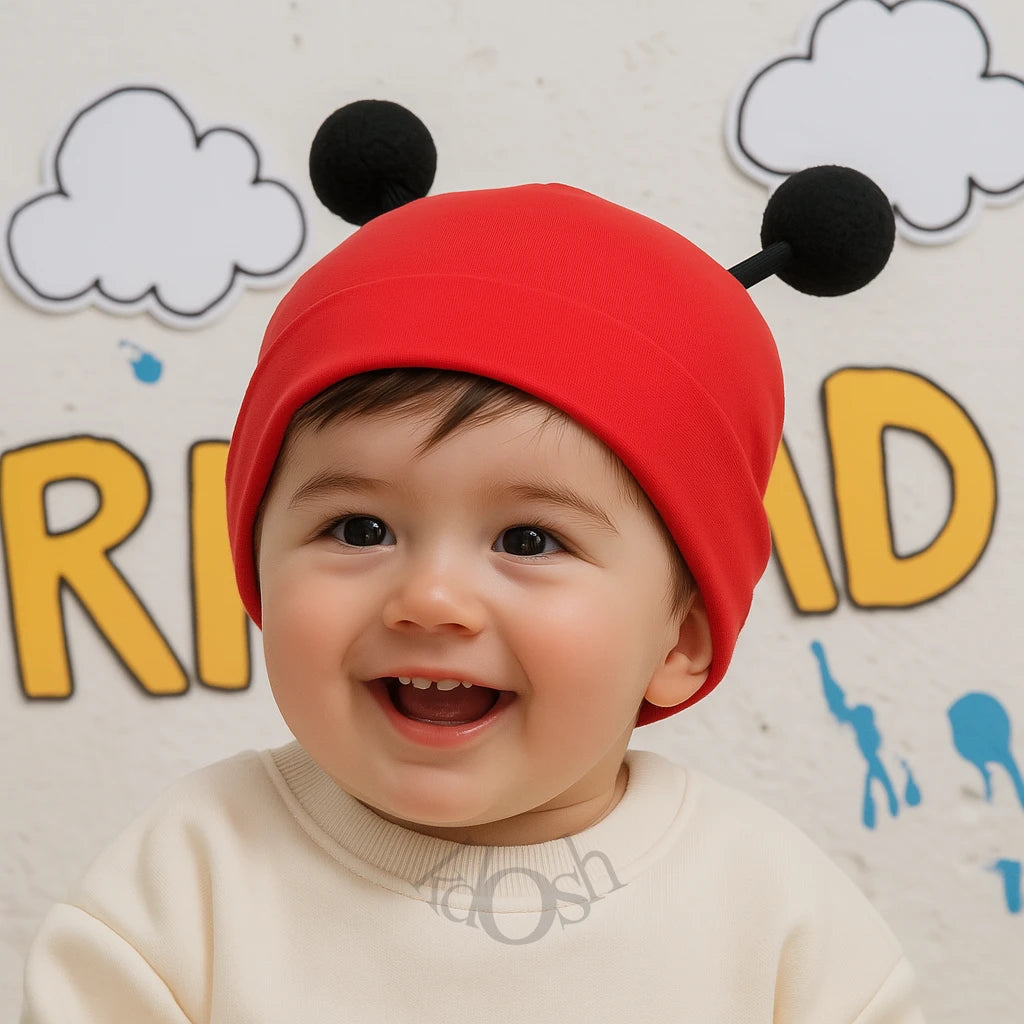 Gorro de Bebé con Orejitas y Pompones