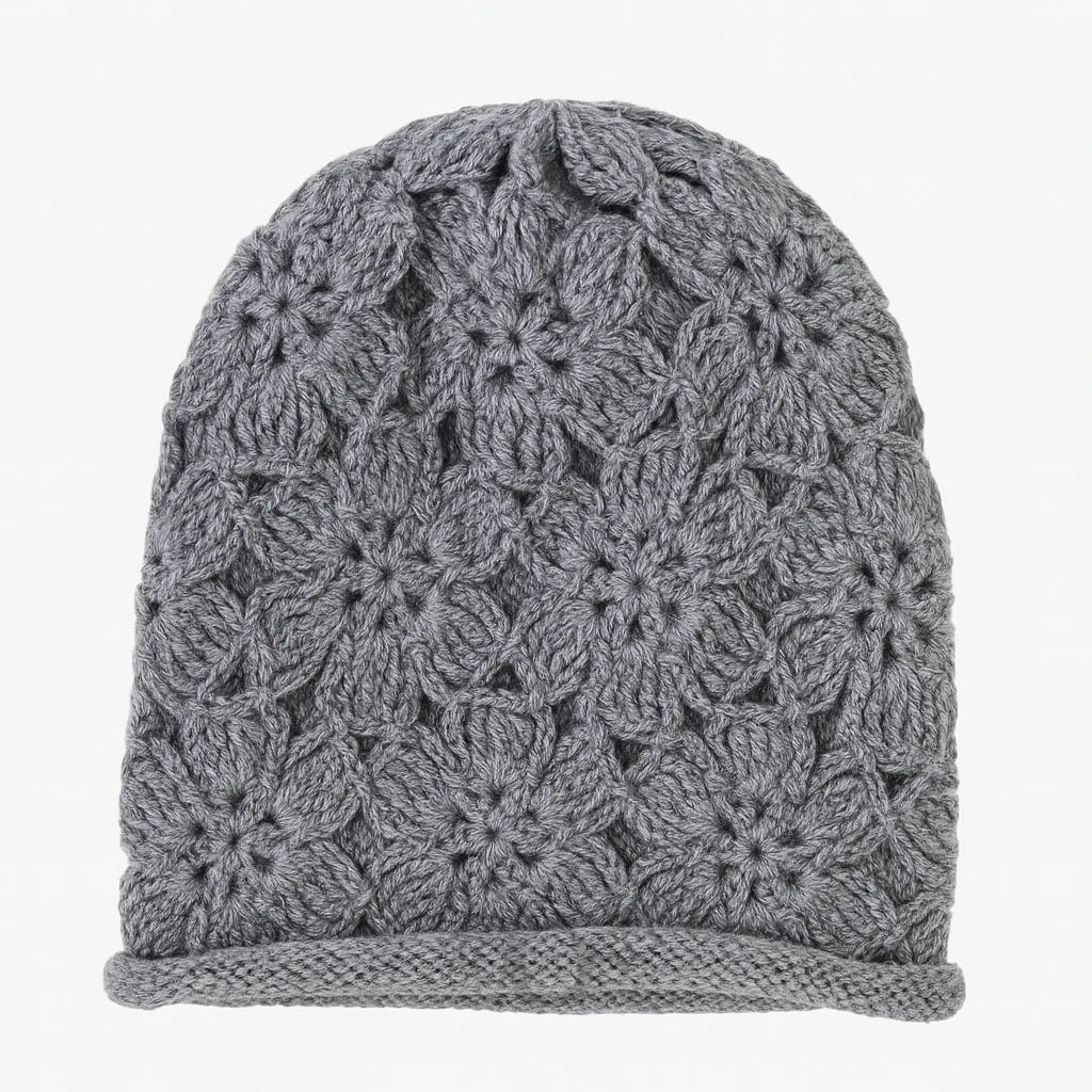 Gorro de Punto con Flores en Relieve – Estilo Artesanal y Femenino