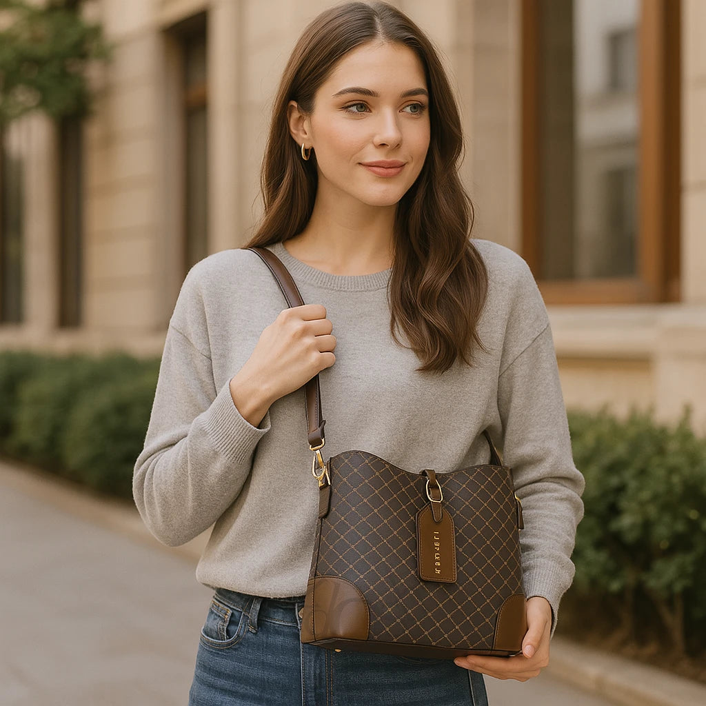 Cartera Estampada con Triple Correa – Versatilidad y Estilo Urbano
