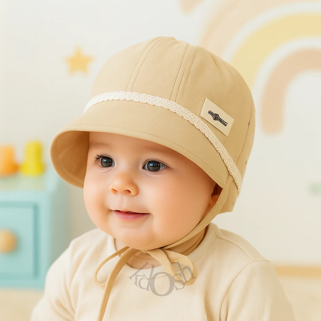 GORRO DE BEBÉ CON PROTECCIÓN Y ENCAJE