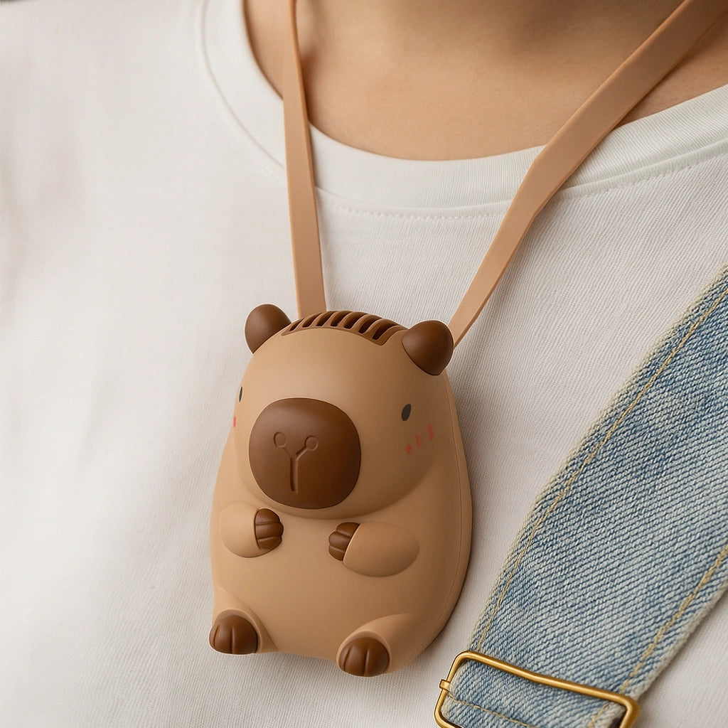 MINI VENTILADOR PORTÁTIL – DISEÑO CAPIBARA CON CINTA ELASTICA