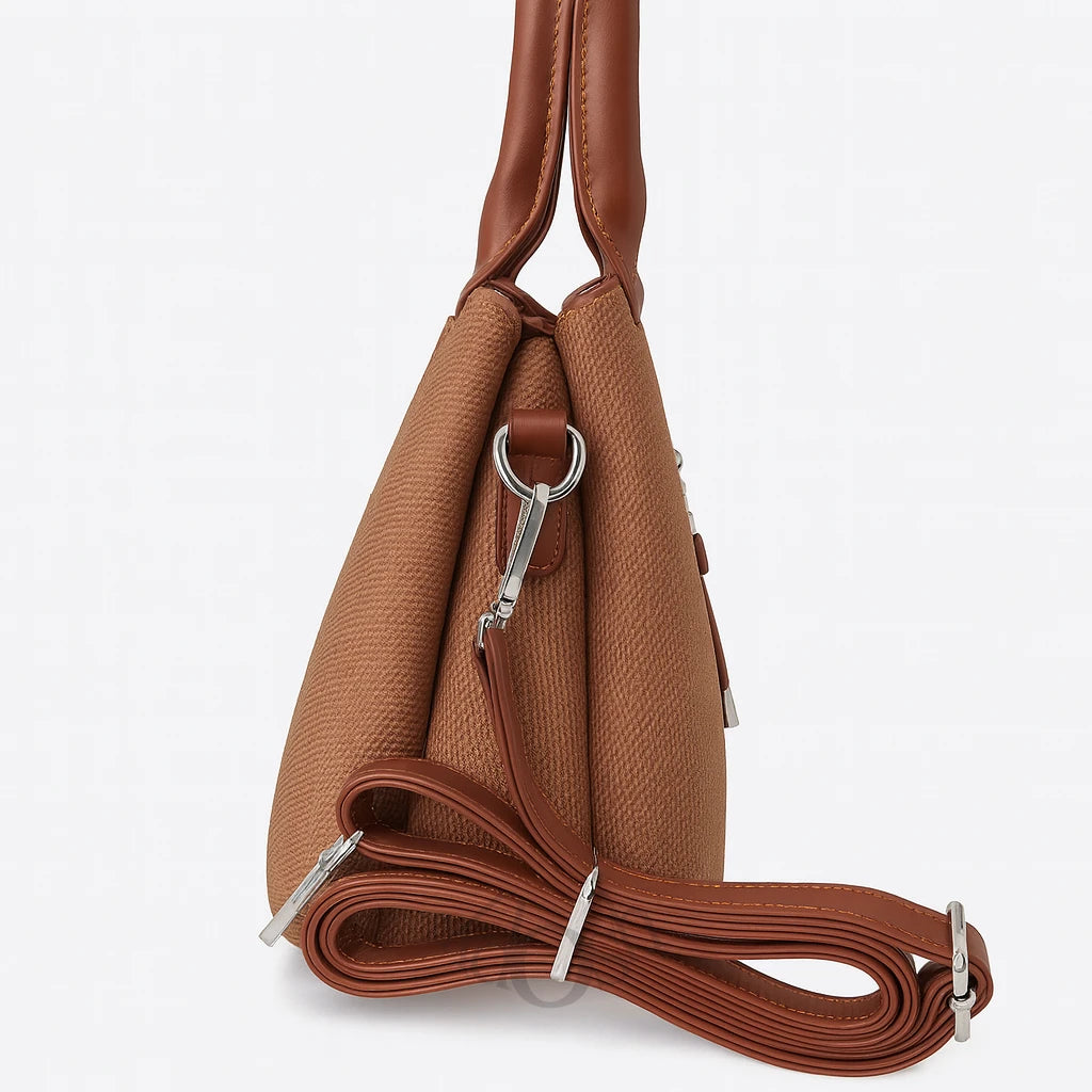 Cartera Texturizada con Llavero Floral – Chic y Versátil