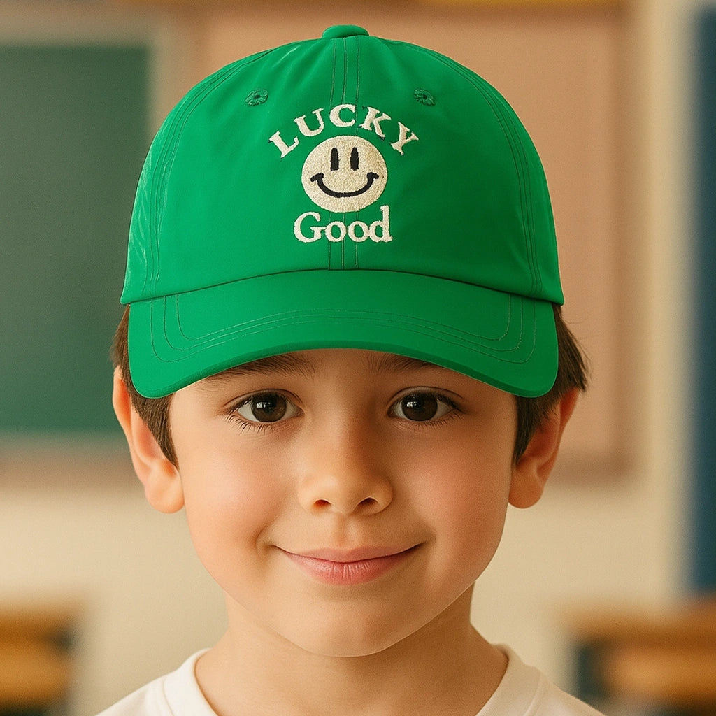 Gorra Unisex “LUCKY GOOD” con Carita Feliz – Estilo Fresco y Positivo
