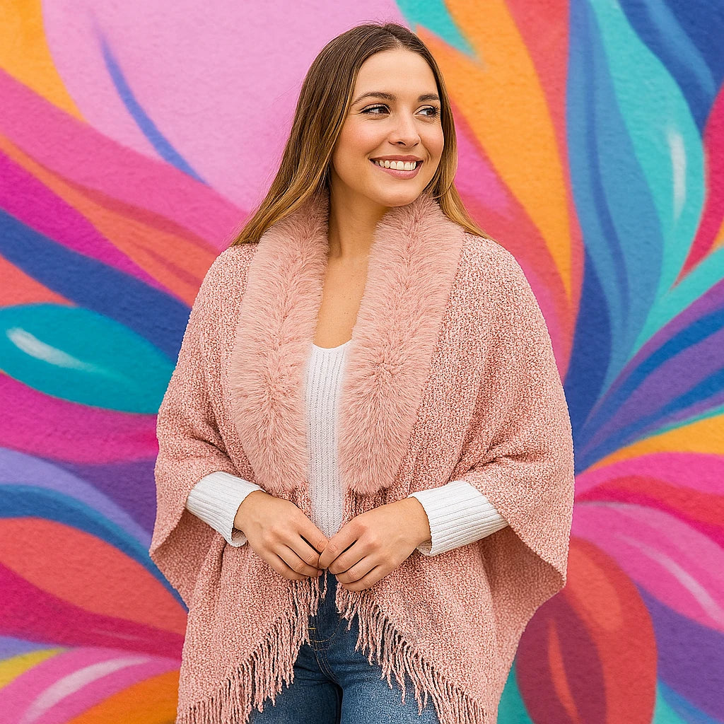 Poncho Suave con Flecos y Corte Abierto – Estilo Chic y Abrigo