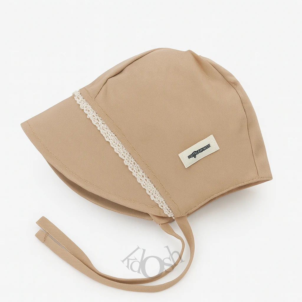 GORRO DE BEBÉ CON PROTECCIÓN Y ENCAJE