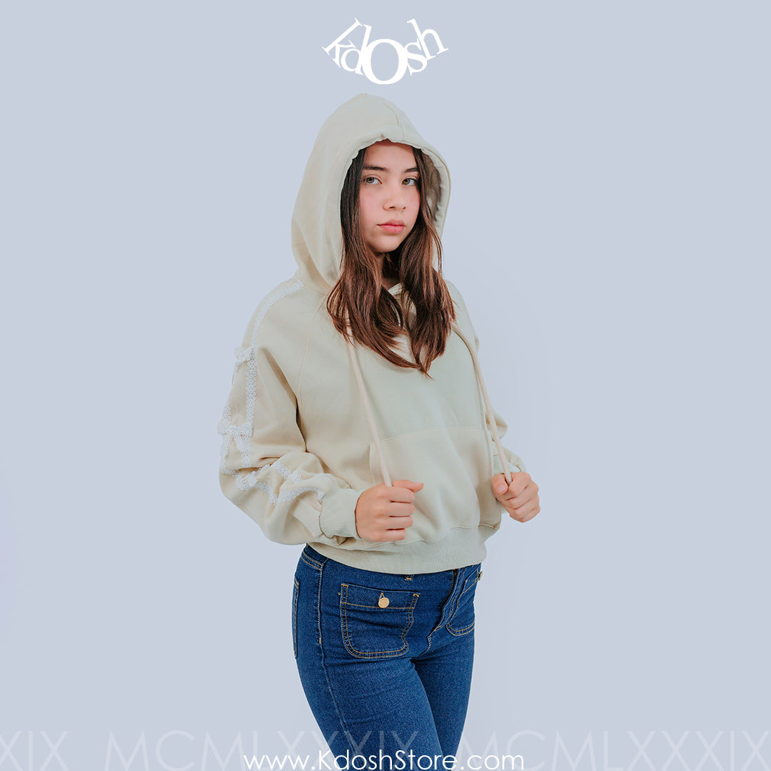 Polera con Capucha – Elegancia Casual con Detalles Únicos