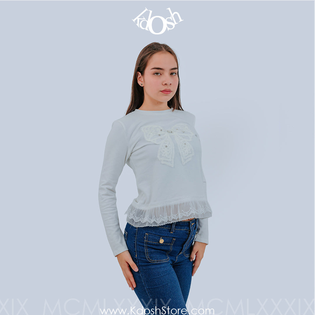 Polo Casual con Acabados en Encaje y Lazo Decorativo