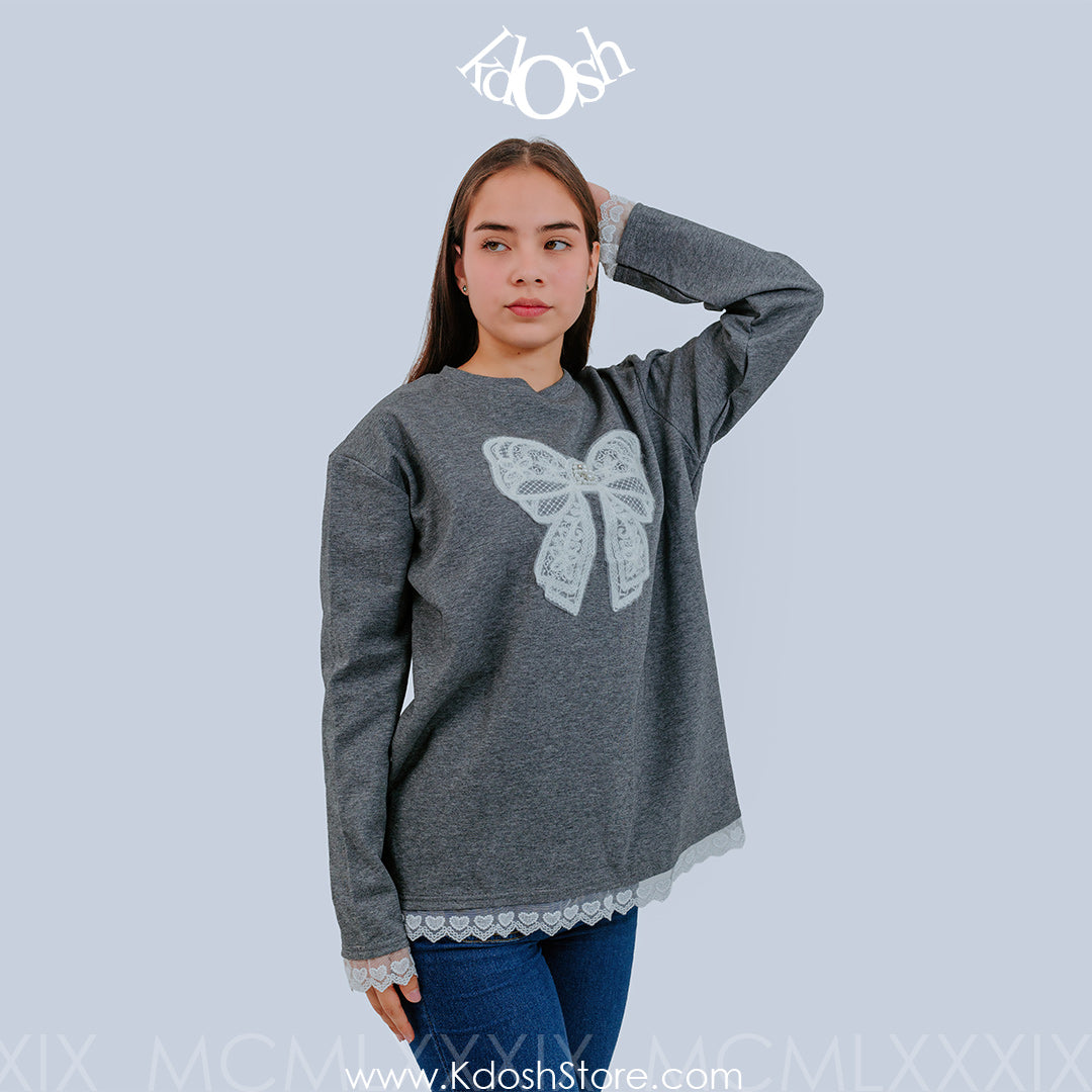 Polera Confortable con Elegantes Detalles de Lazo y Encaje