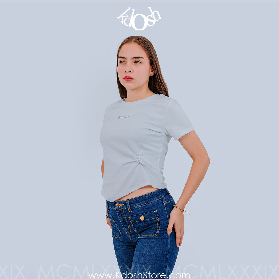 Polo Top Ajustado con Nudo – Estilo Moderno y Minimalista