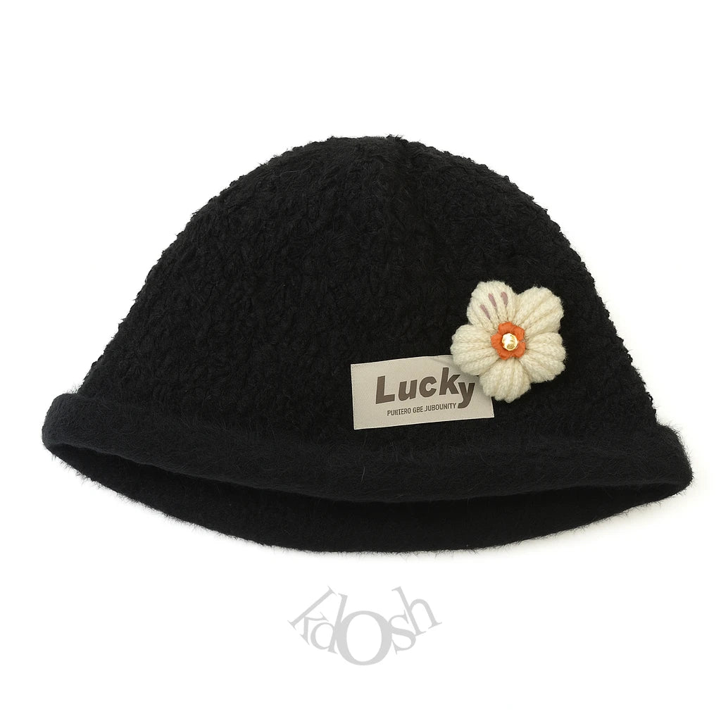 Gorro de Invierno Suave con Adorno de Rosa – Chic y Abrigador