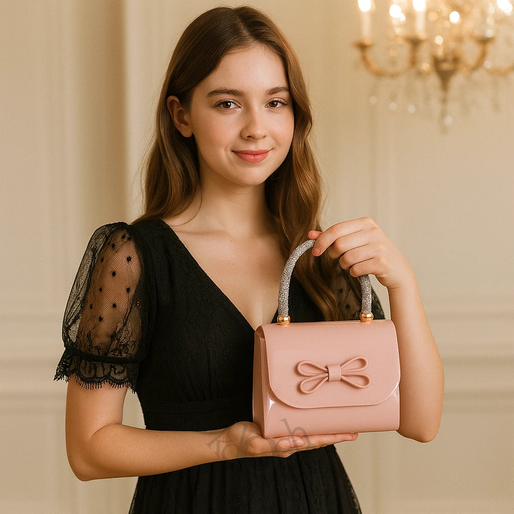 Vanite de Charol con Asa de Pedrería – Brillo y Elegancia