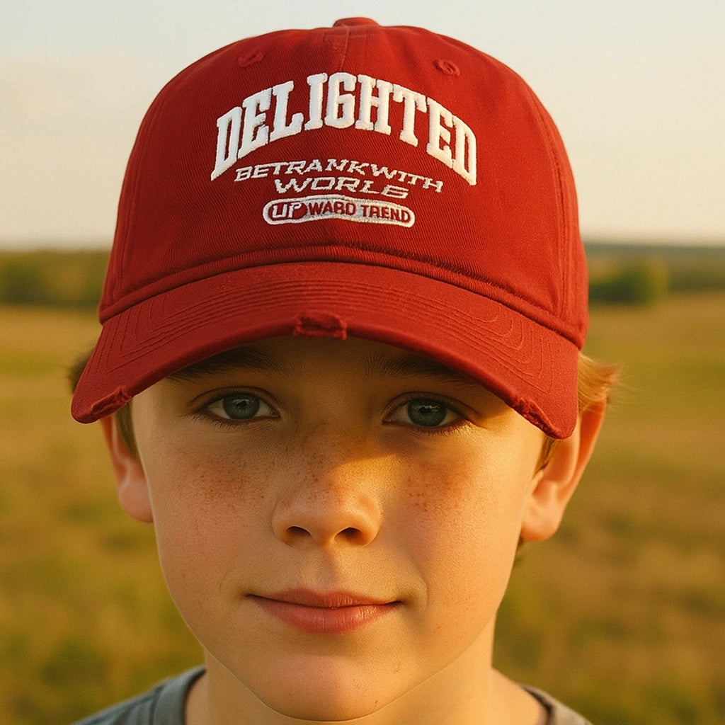 GORRO UNISEX CON DISEÑO BORDADO “DELIGHTED”