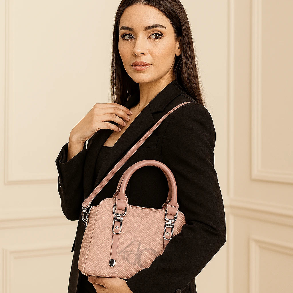 Cartera Texturizada con Llavero – Sofisticación y Versatilidad