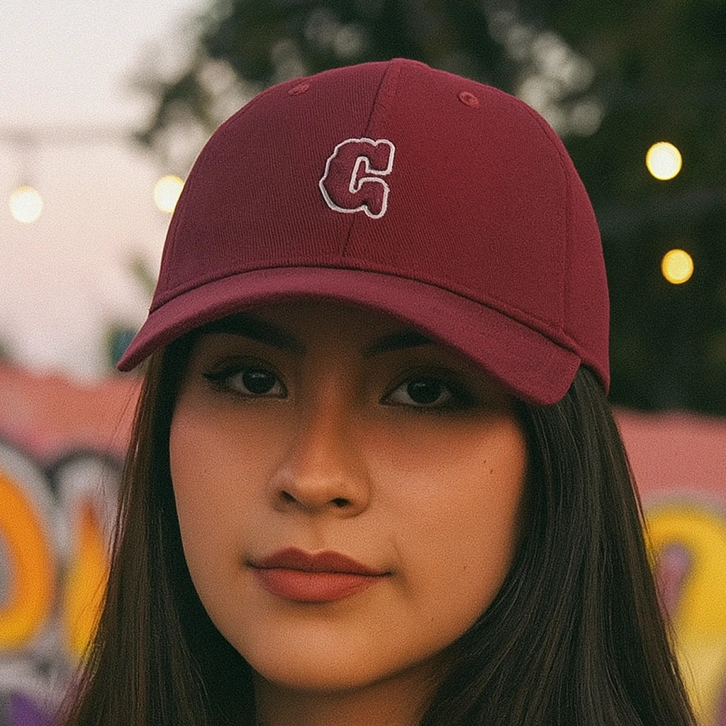 Gorra Unisex “C” Bordada para Looks Urbanos y Modernos