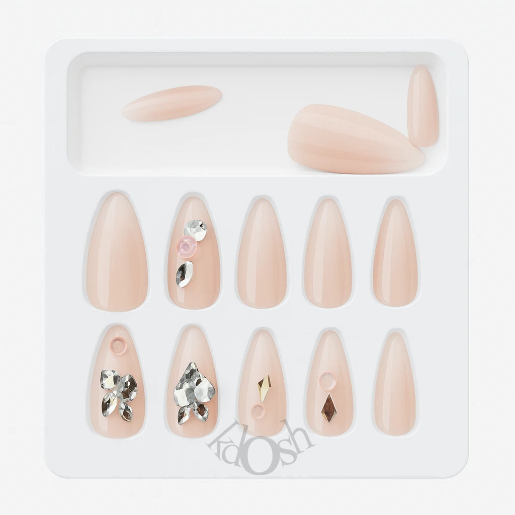 Uñas de Gel a Presión con Detalles de Lujo – Diamantes y Diseños Exclusivos