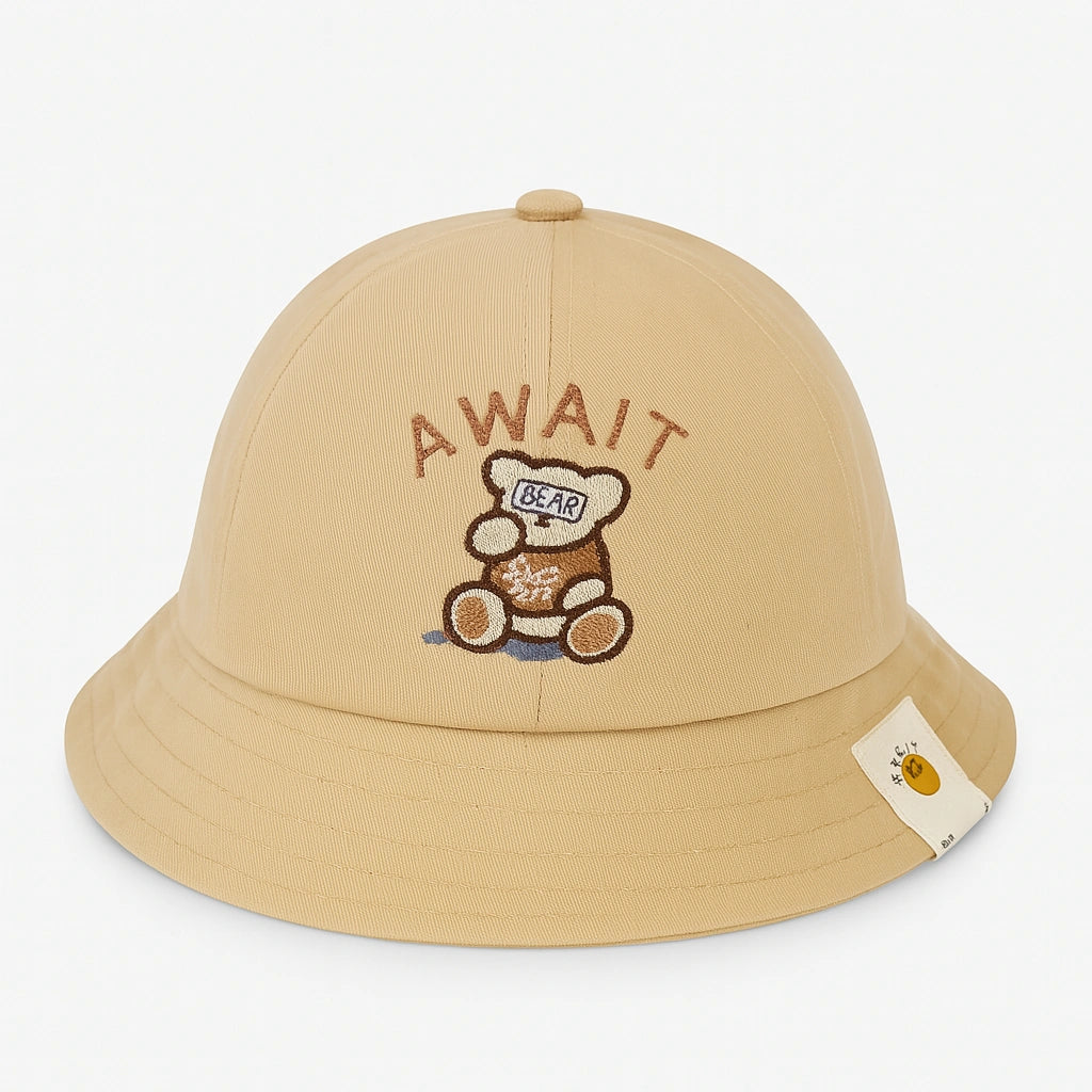 Sombrero Bucket Infantil “Await Bear” – Comodidad y Protección v