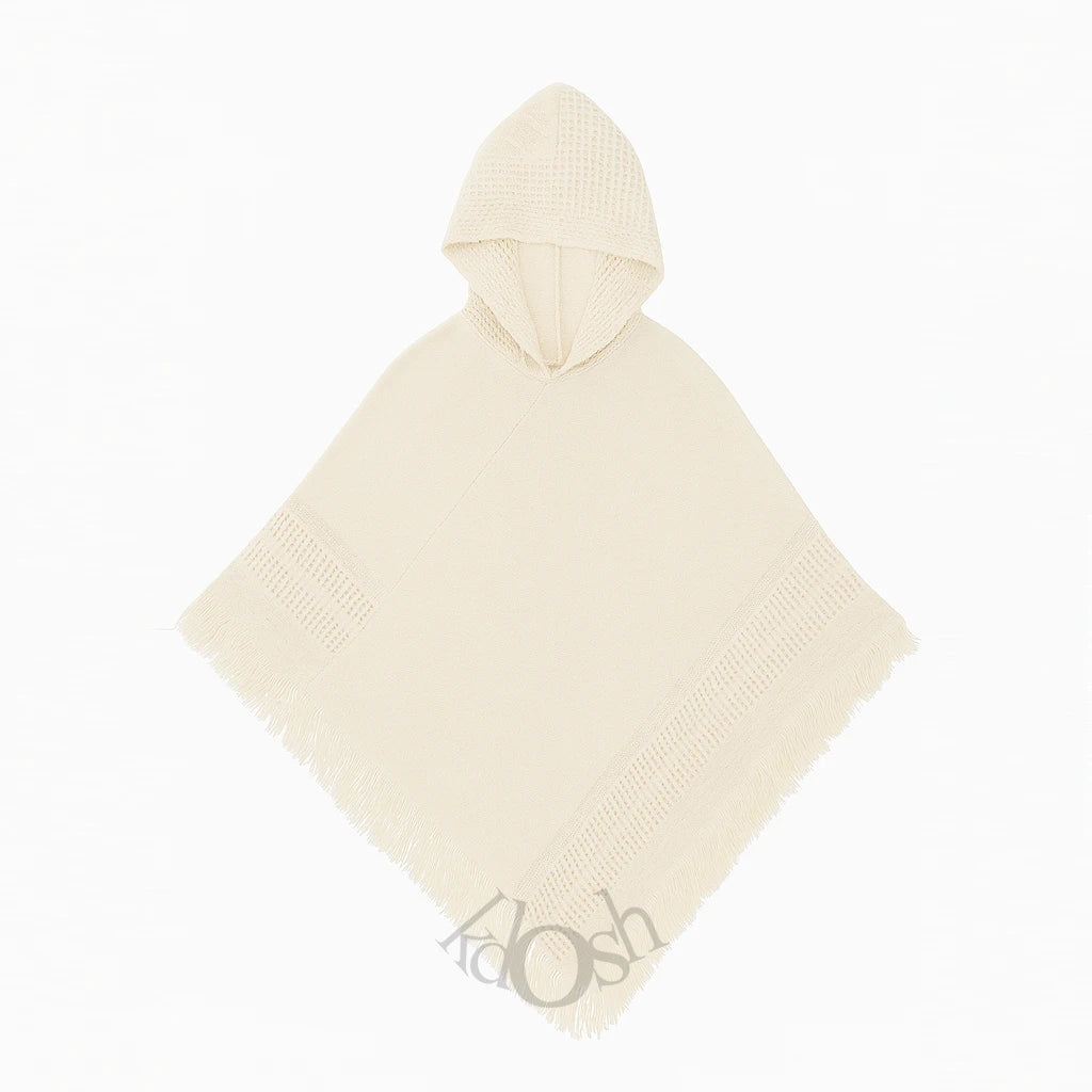PONCHO DE PUNTO CON CAPUCHA Y FLECOS – ESTILO BOHEMIO Y CONFORT 🧥
