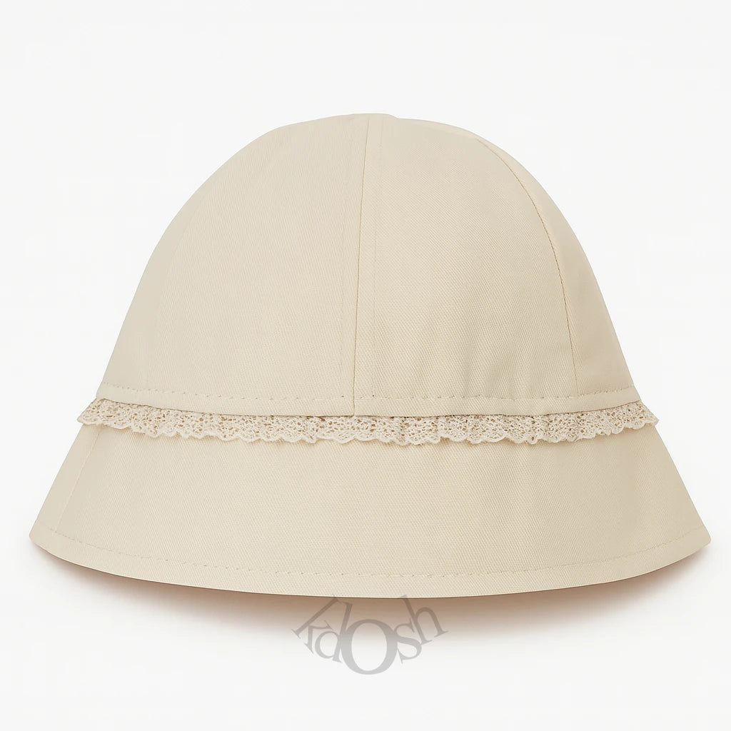 GORRO DE BEBÉ CON PROTECCIÓN Y ENCAJE