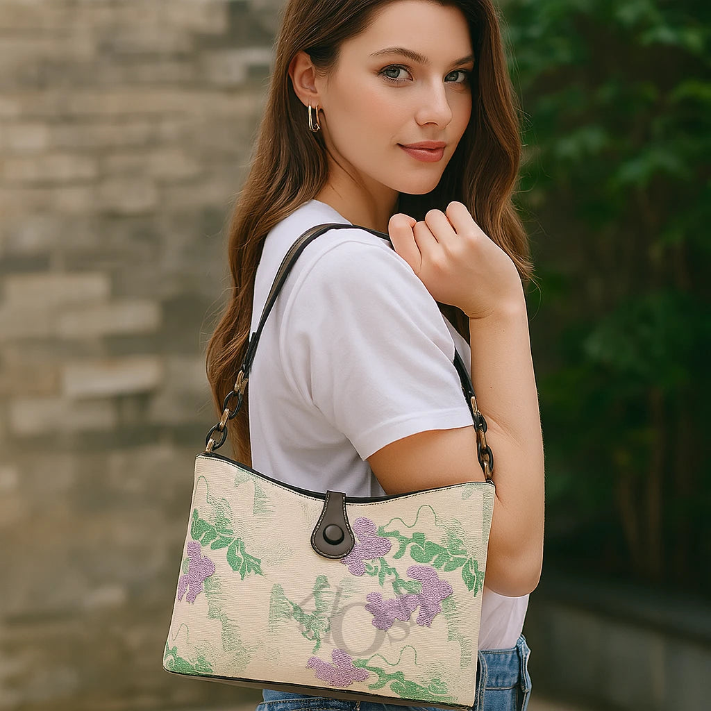 Cartera con Estampado Floral – Encanto Romántico y Estilo Chic